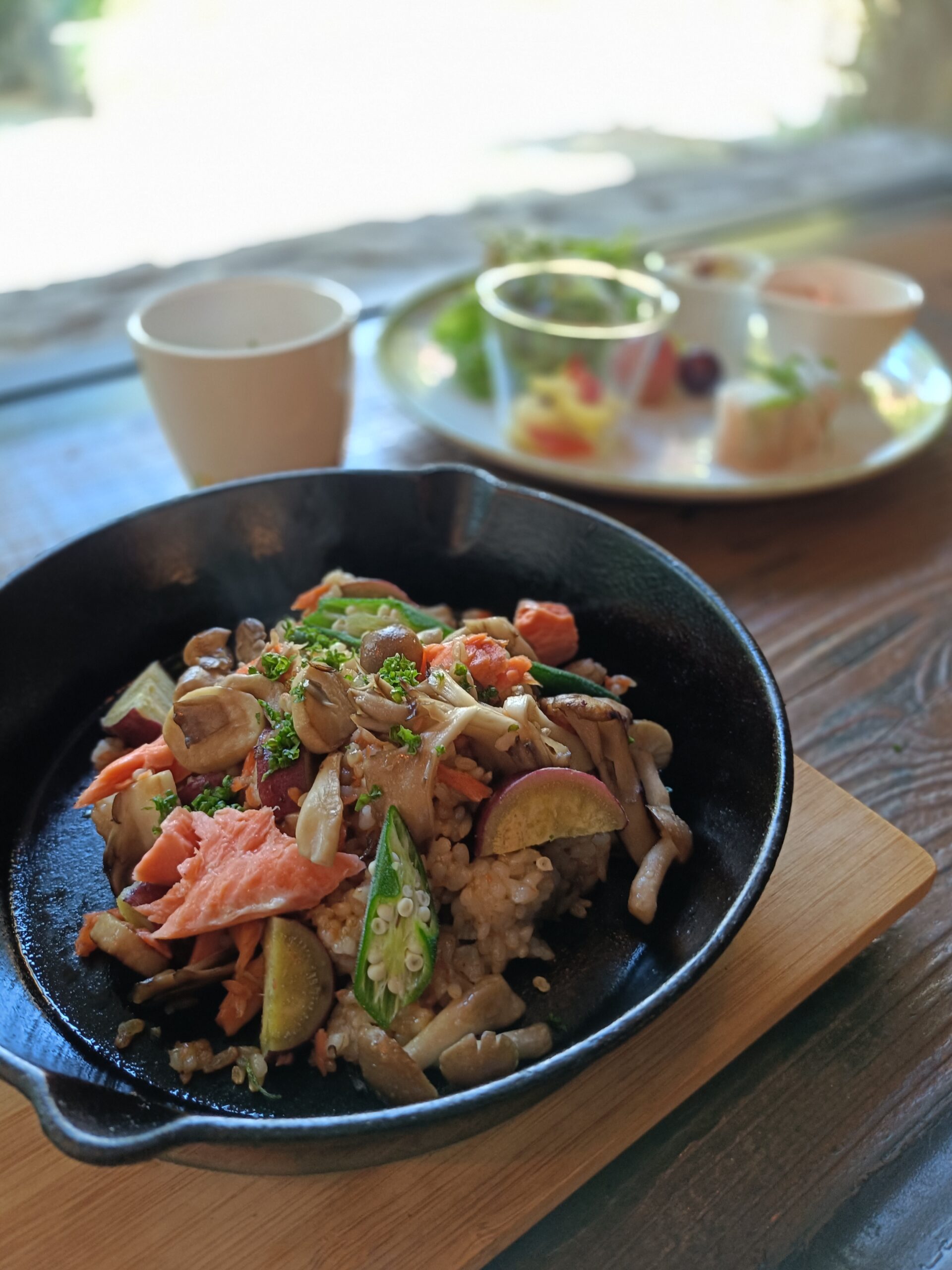 鮭とキノコのバター醤油ご飯の写真1
